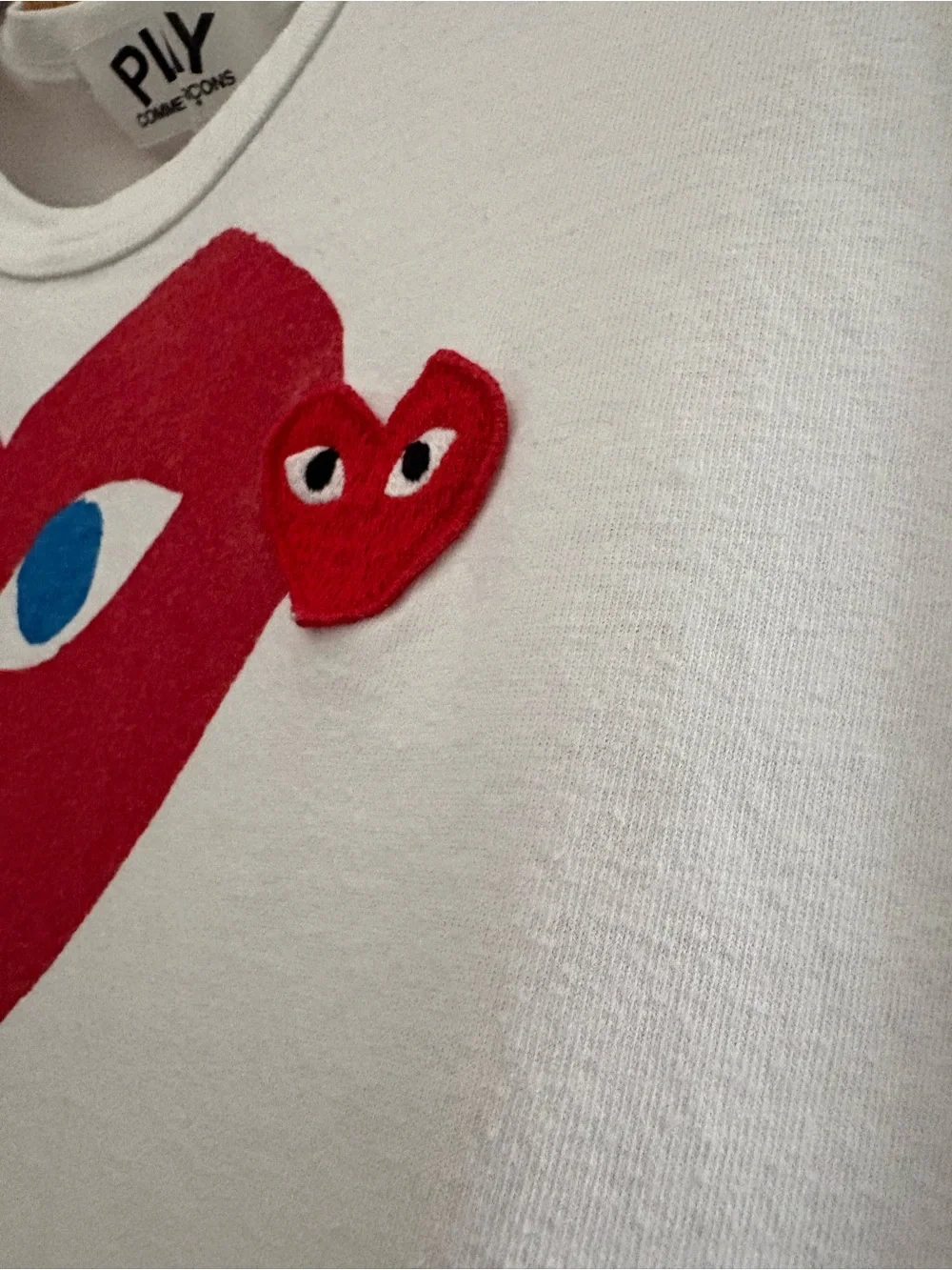 COMME DES GARCONS CDG PLAY Mens sz L Big Red Heart Blue Eyes Tshirt